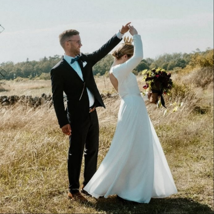 Wedding by L