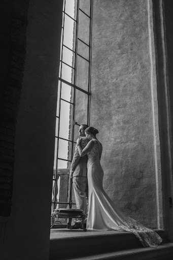 Wedding photographer Lena Popova. Photo of 28.12.2025
